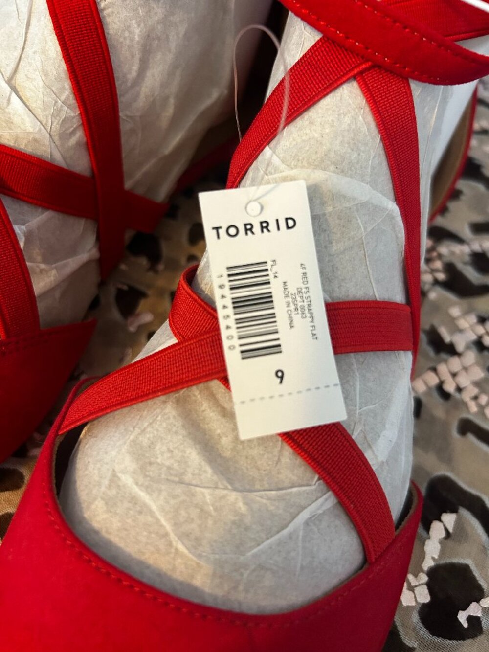Torrid Red Pointed Toe Flats – Crisscross Straps – Back Zipper – NWT size 9